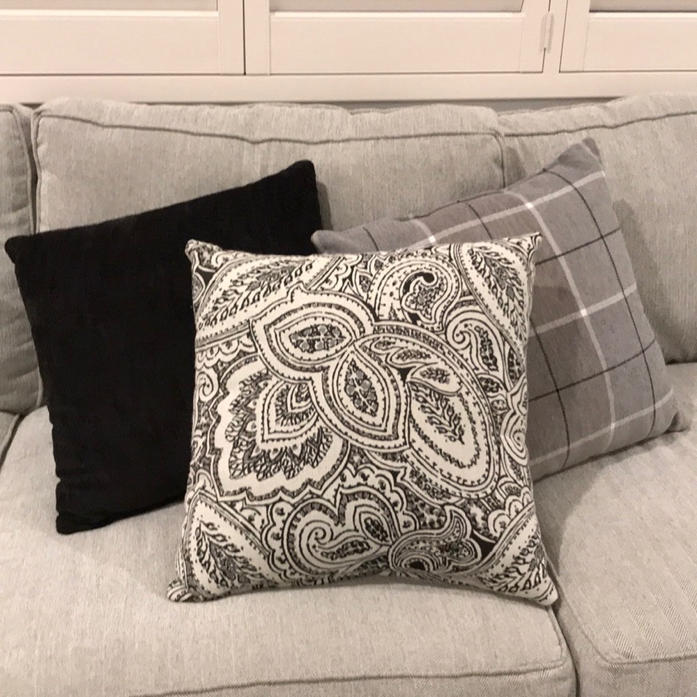 Set of 3 throw pillows